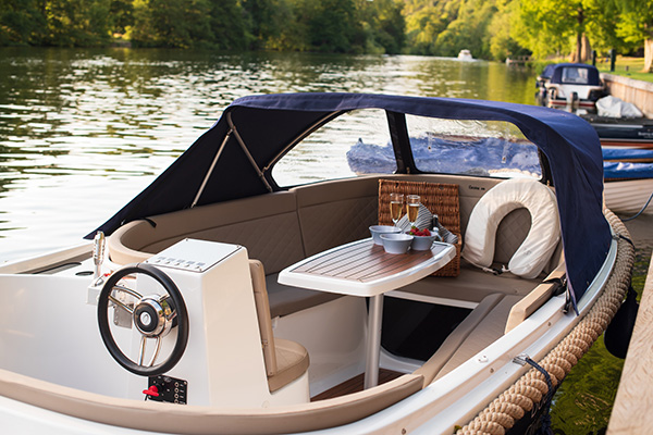 Electric self drive boat hire at Cliveden.